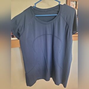 Lululemon Swiftly tech short sleeve Navy size 20